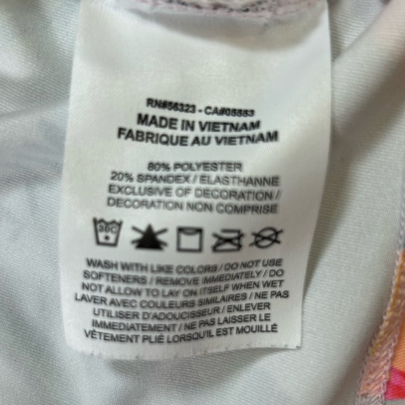 Nike Women's Floral Embroidered Crop Top - White. Size XL. - Picture 7 of 7